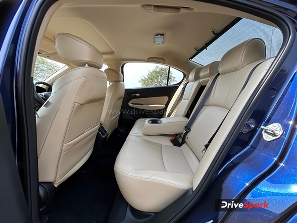 2023 ஹோண்டா சிட்டி பார்க்க எப்படி இருக்கு? ஃபோட்டோ கேலரி!!