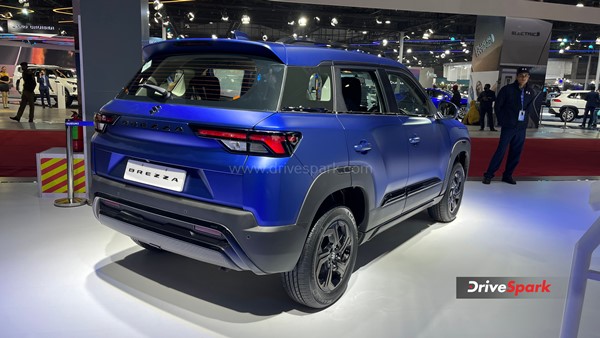 கோடி கோடியா கொட்டி குடுத்தாலும் இந்த காரை உடனே தர மாட்டாங்க! வாடிக்கையாளர்களின் தலையில் இடியை இறக்கிய மாருதி!