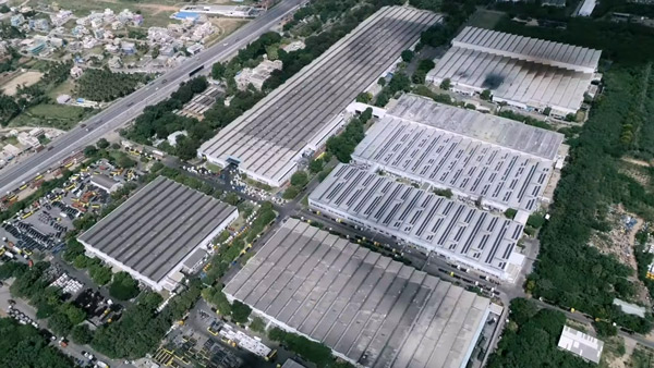 100% பெண் தொழிலாளர்கள் மட்டுமே - அசோக் லேலண்ட் அதிரடி மூவ்!!