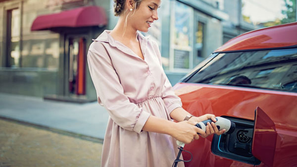 எலக்ட்ரிக் வாகனங்களை சார்ஜ் செய்யும்போது செய்ய கூடாத தவறுகள்