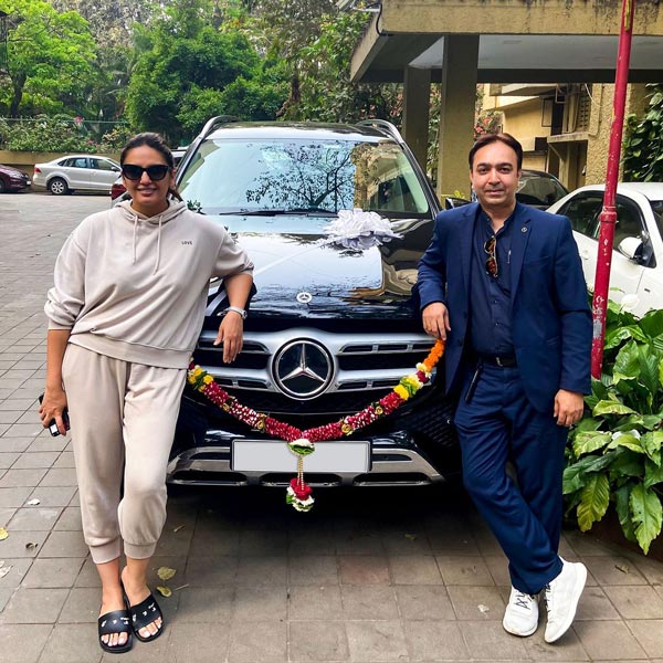 அஜித் பட நடிகை வாங்கியுள்ள புதிய பென்ஸ் கார் - ஜிஎல்எஸ்!!