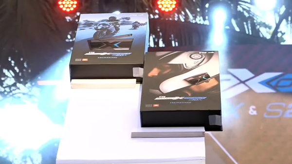 இனி ஹெல்மெட் உள்ளேயே பேசிக்கலாம்! ஜாலியா பாட்டும் கேட்கலாம்! டிவிஎஸ் அறிமுகப்படுத்திய புதிய கருவி!