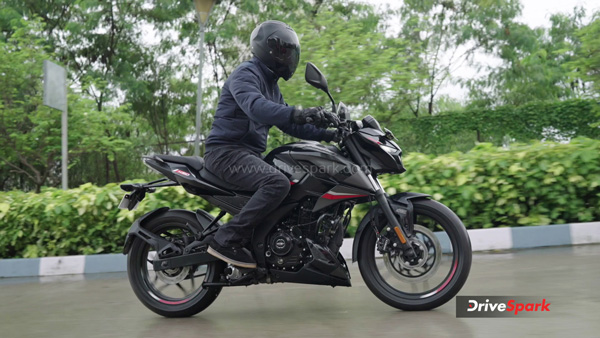 Bajaj pulsar n160 side view