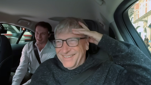 செல்ஃப்-டிரைவிங் காரில் உலகின் பெரும் பணக்காரர் பில் கேட்ஸ்!