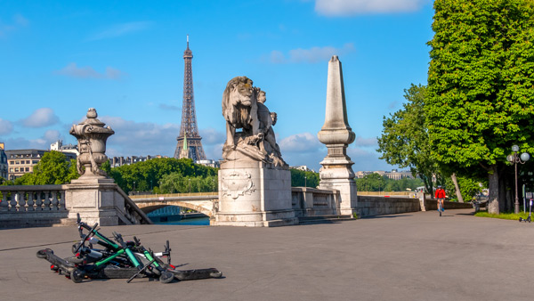 Electric Scooter Ban எலெக்ட்ரிக் ஸ்கூட்டர்களை ஓட்ட திடீர் தடை! ஏன் தெரியுமா? Electric Scooter Ban எலெக்ட்ரிக் ஸ்கூட்டர்களை ஓட்ட திடீர் தடை! ஏன் தெரியுமா?