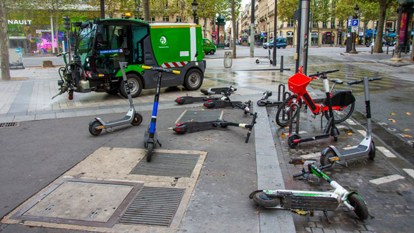 Electric Scooter Ban எலெக்ட்ரிக் ஸ்கூட்டர்களை ஓட்ட திடீர் தடை! ஏன் தெரியுமா? Electric Scooter Ban எலெக்ட்ரிக் ஸ்கூட்டர்களை ஓட்ட திடீர் தடை! ஏன் தெரியுமா?