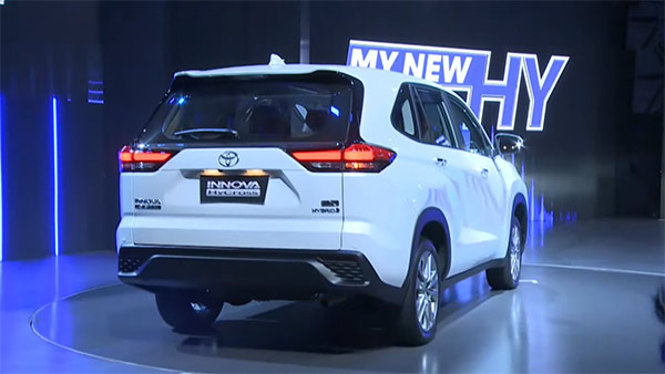 Toyota Innova Hycross Back