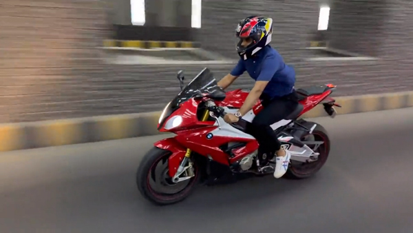Pak Cricketer babar azam rides bike high speed Pak Cricketer babar azam rides bike high speed