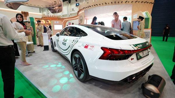 dubai police adds new audi rs e-tron gt