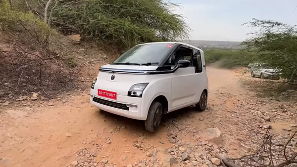 Mg comet ev front and side view