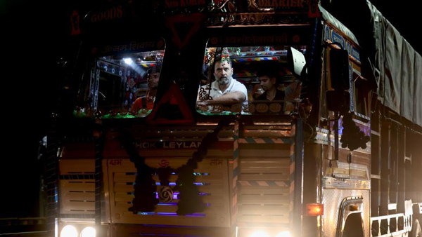 rahul gandhi traveled in truck