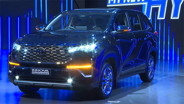 Toyota Innova Hycross Front