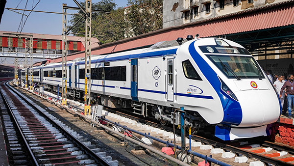Vande bharat in station