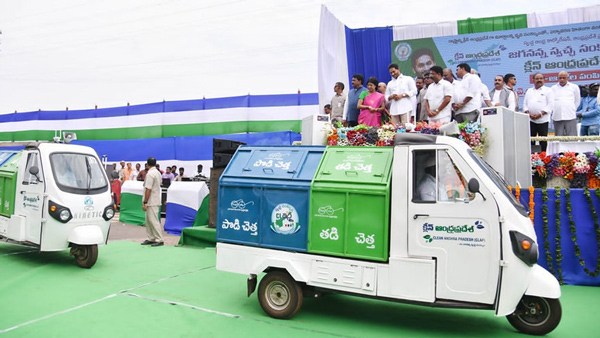 Jagan Mohan Reddy Flags Off 516 Electric Autos Jagan Mohan Reddy Flags Off 516 Electric Autos