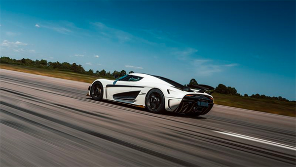 Koenigsegg regera running shot