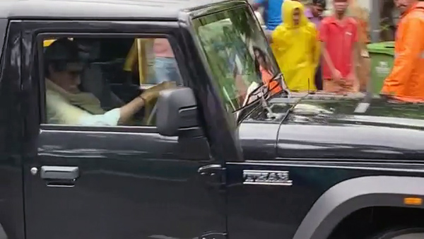 Amitabh Bachchan Spotted Driving Mahindra Thar