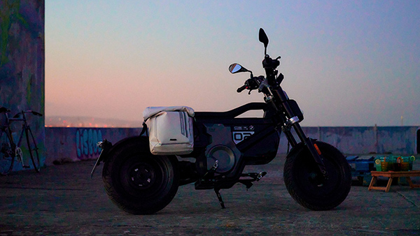 Bmw ce 02 side profile