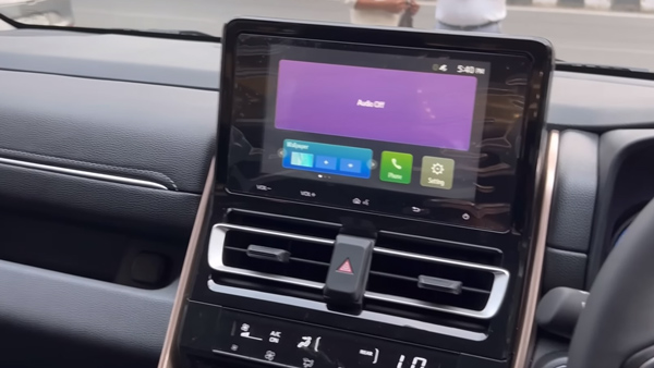 Maruti invicto zeta plus 7 display