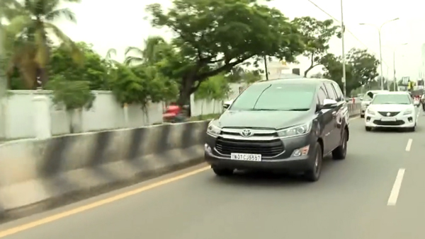 actor vijay violating traffic