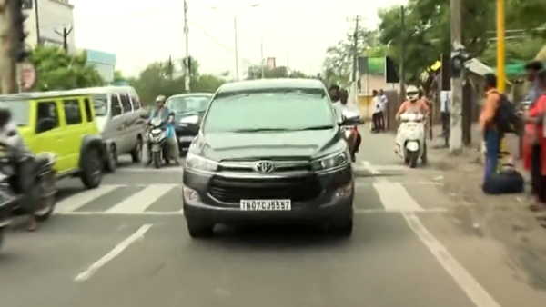 actor vijay violating traffic