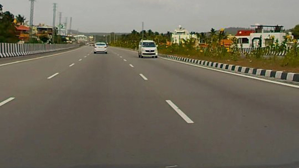 bengaluru- mysuru expressway wrong side driving