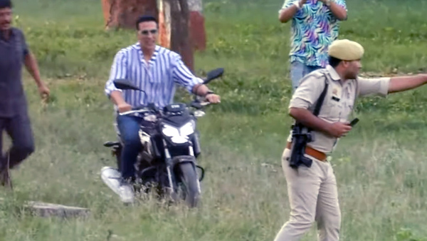 Akshay Kumar Spotted Riding TVS Raider 125