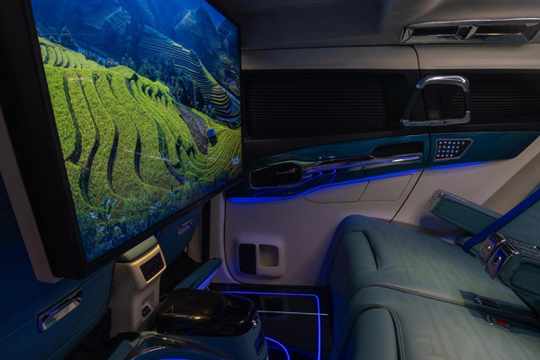 Modified toyota innova screen