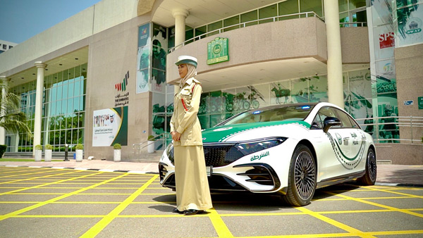 Dubai police adds mercedes benz eqs 580 ecar