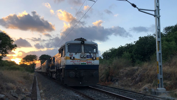 train and car wheels difference