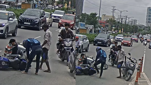 Yamaha R15-Scooter Accident