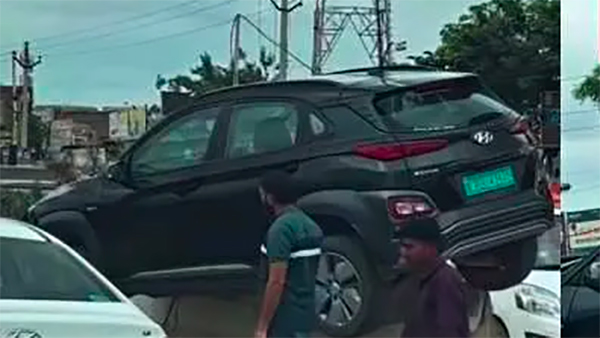 car stuck on road divider