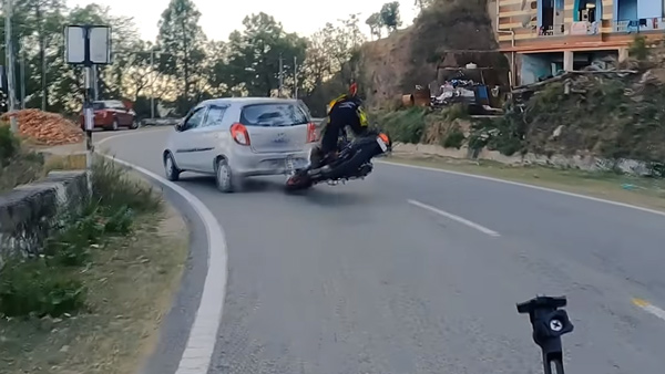 KTM Bike-Maruti Suzuki Alto Accident