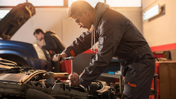 navigating relationship with automobile mechanic