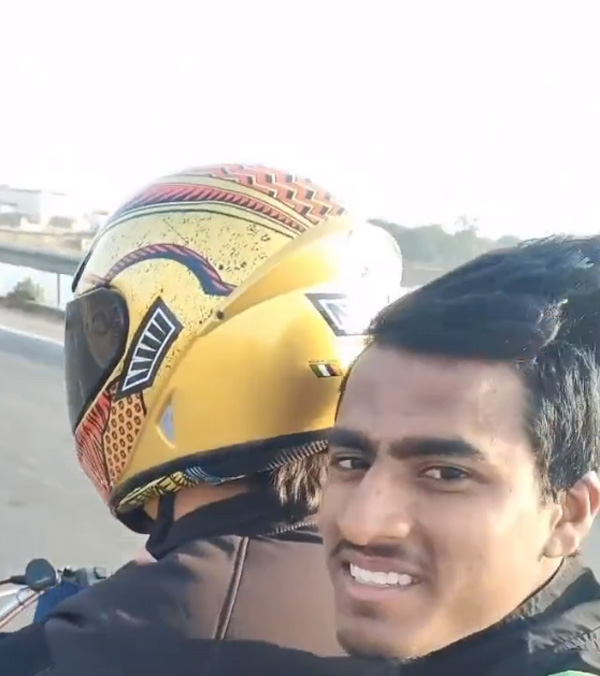 dhoni gave lift to cricketer