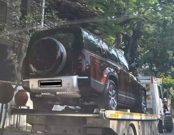 amitabh bachchan buys defender 130