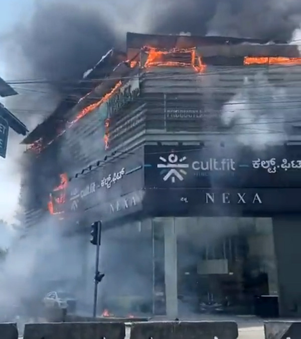 car showroom building fire accident