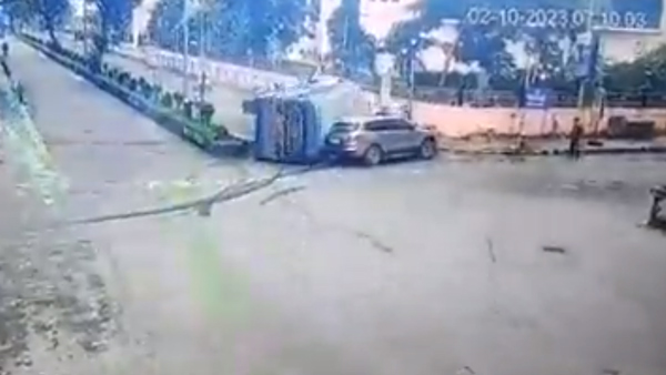 Ford Endeavour SUV-Bus Accident