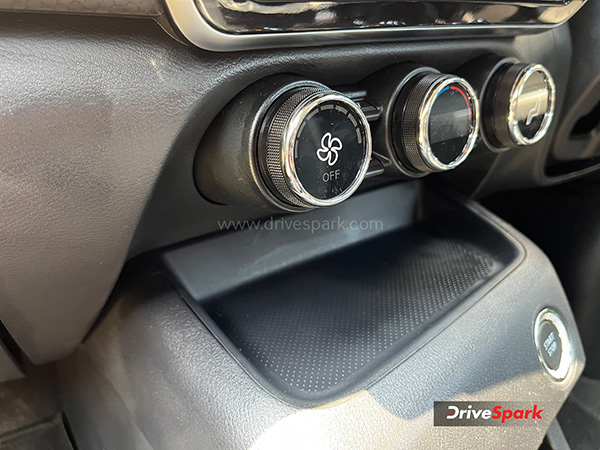 Nissan magnite ez shift wireless charging