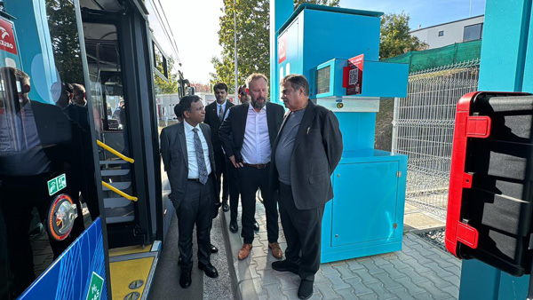 minister test rides hydrogen bus