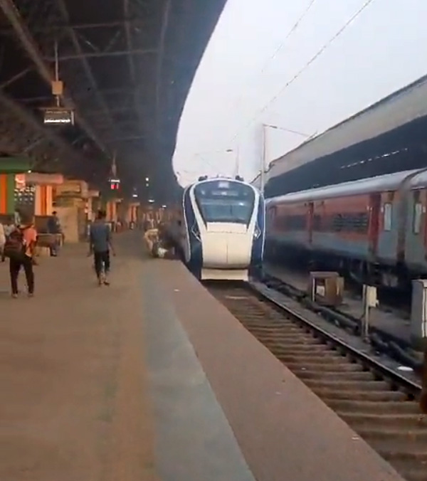 vande bharat passenger slipped