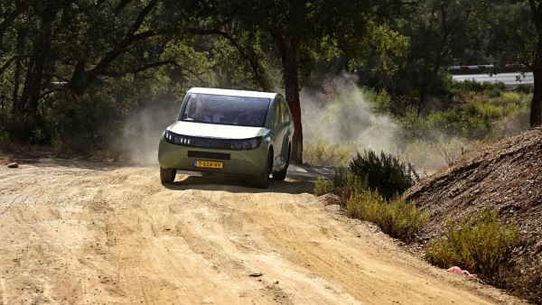 Stella terra solar running shot