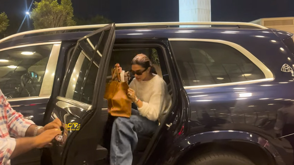 Deepika Padukone Spotted In Airport