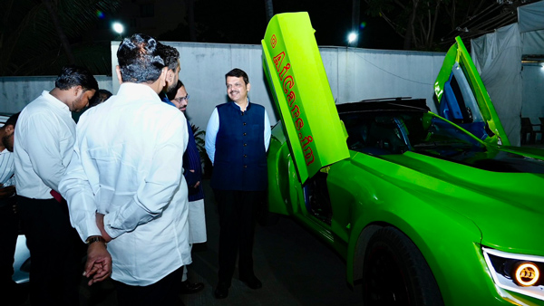 Devendra fadnavis praises hydrogen car