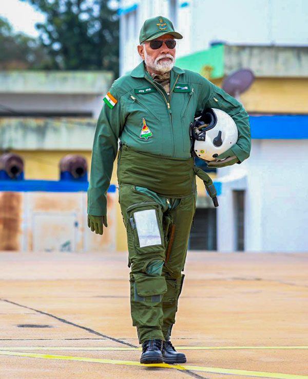 narendra modi sortie on tejas