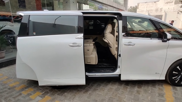 Toyota velfire mpv side view