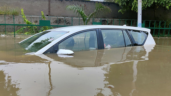 vehicle flooded in the rain tips