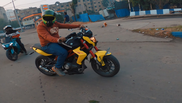 benelli tnt300 bike rider crashes