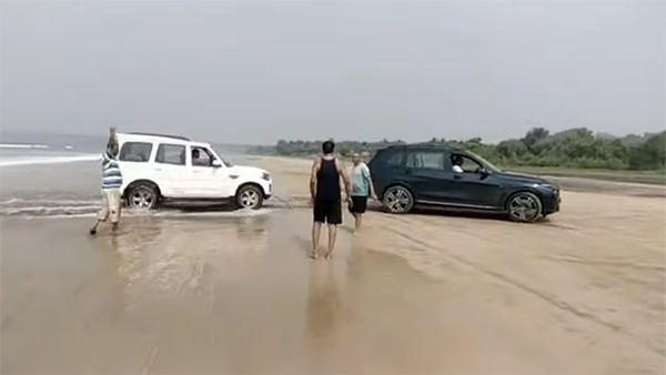 mahindra scorpio car got stuck