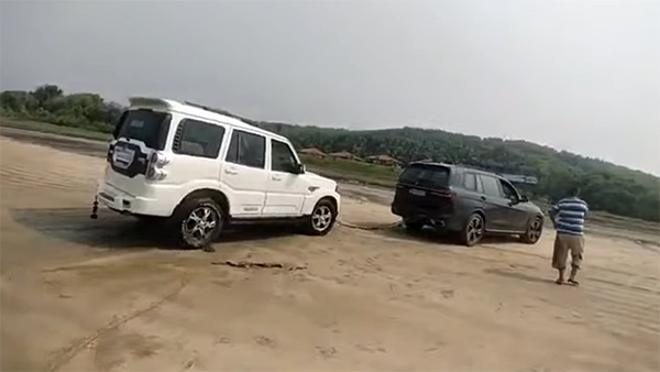 mahindra scorpio car got stuck
