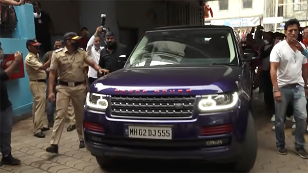Rohit shettys range rover